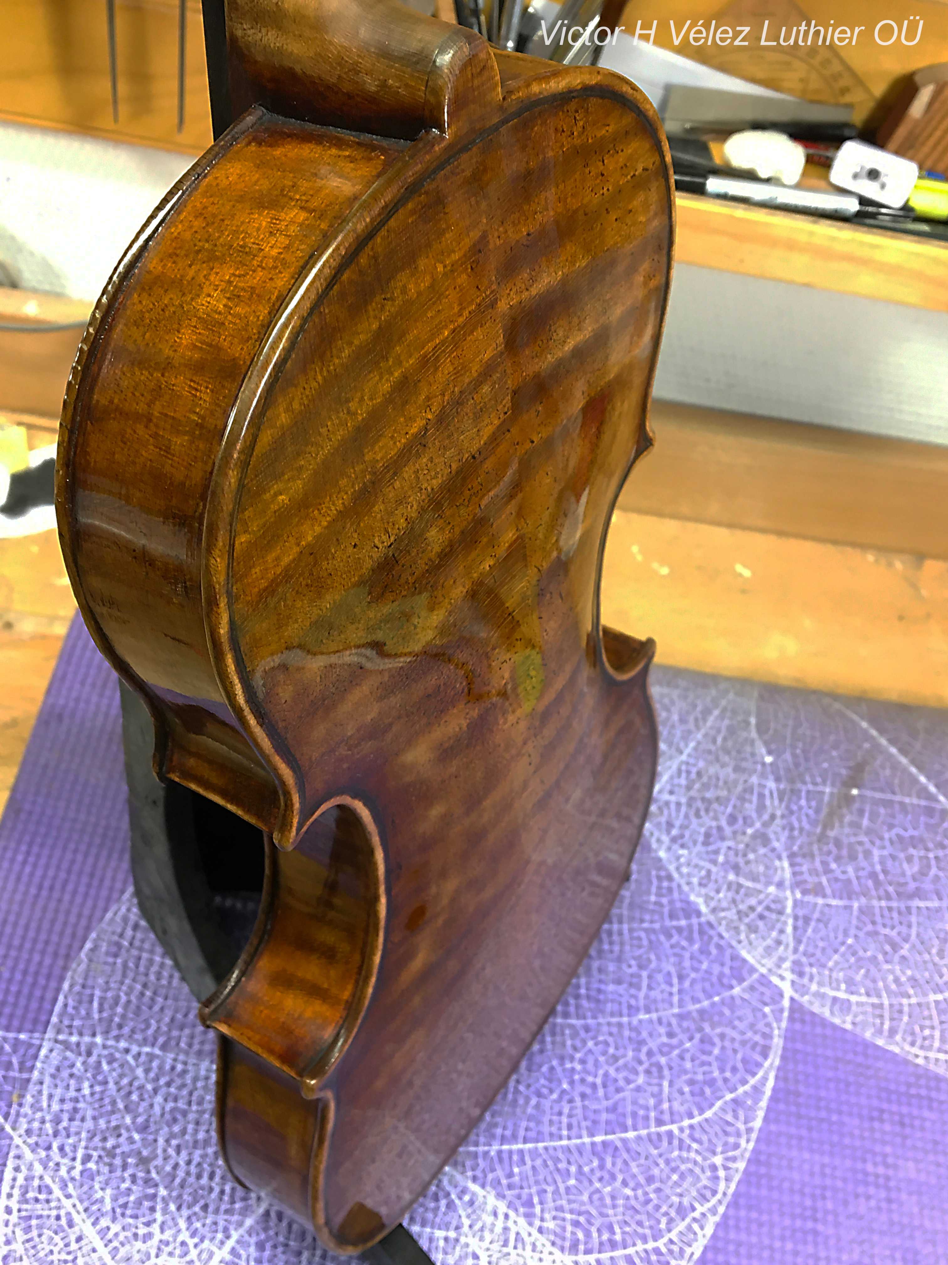 Master Violin Craftsman - Handcrafted String Instruments & Expert